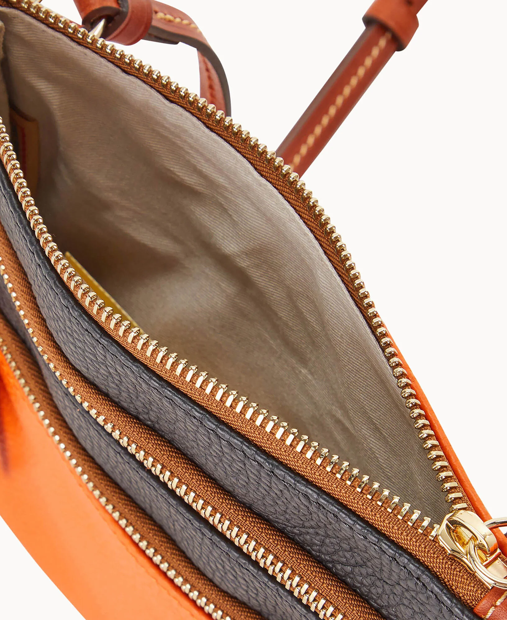 MLB Giants Triple Zip Crossbody - Image 3