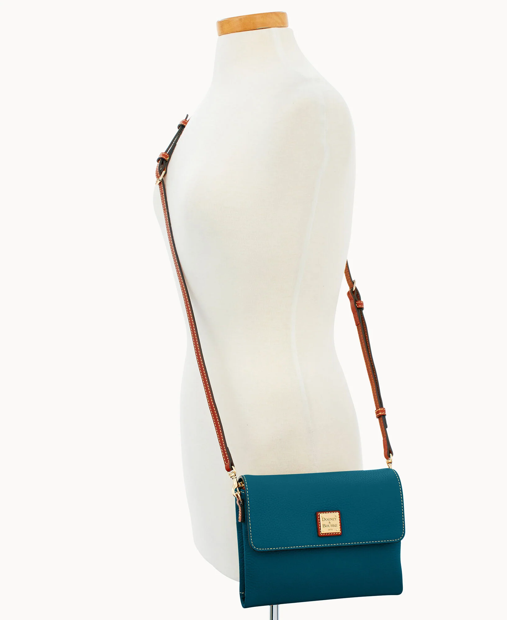 Pebble Grain Hunter Crossbody - Image 55