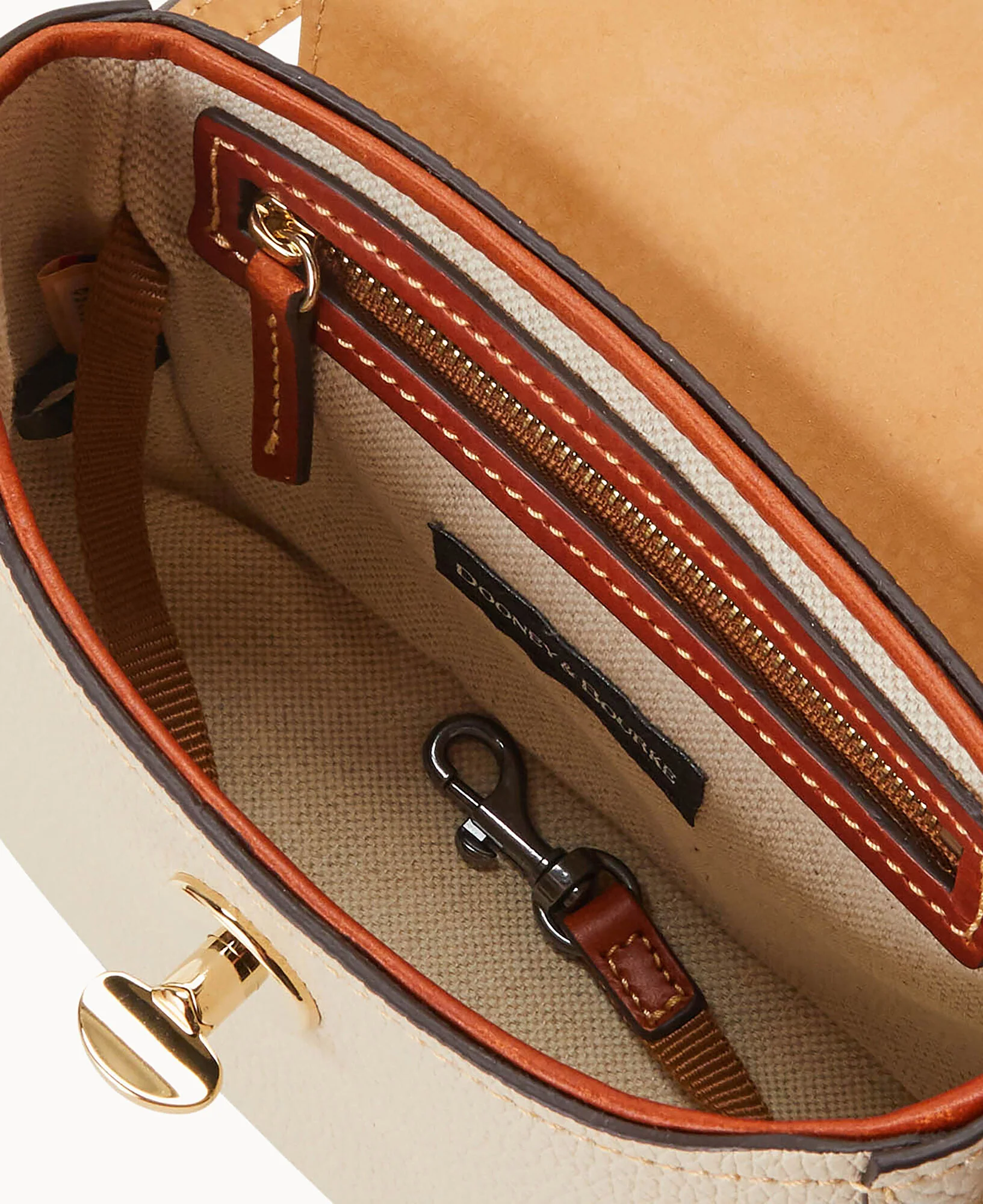 Pebble Turnlock Flap Saddle - Image 12