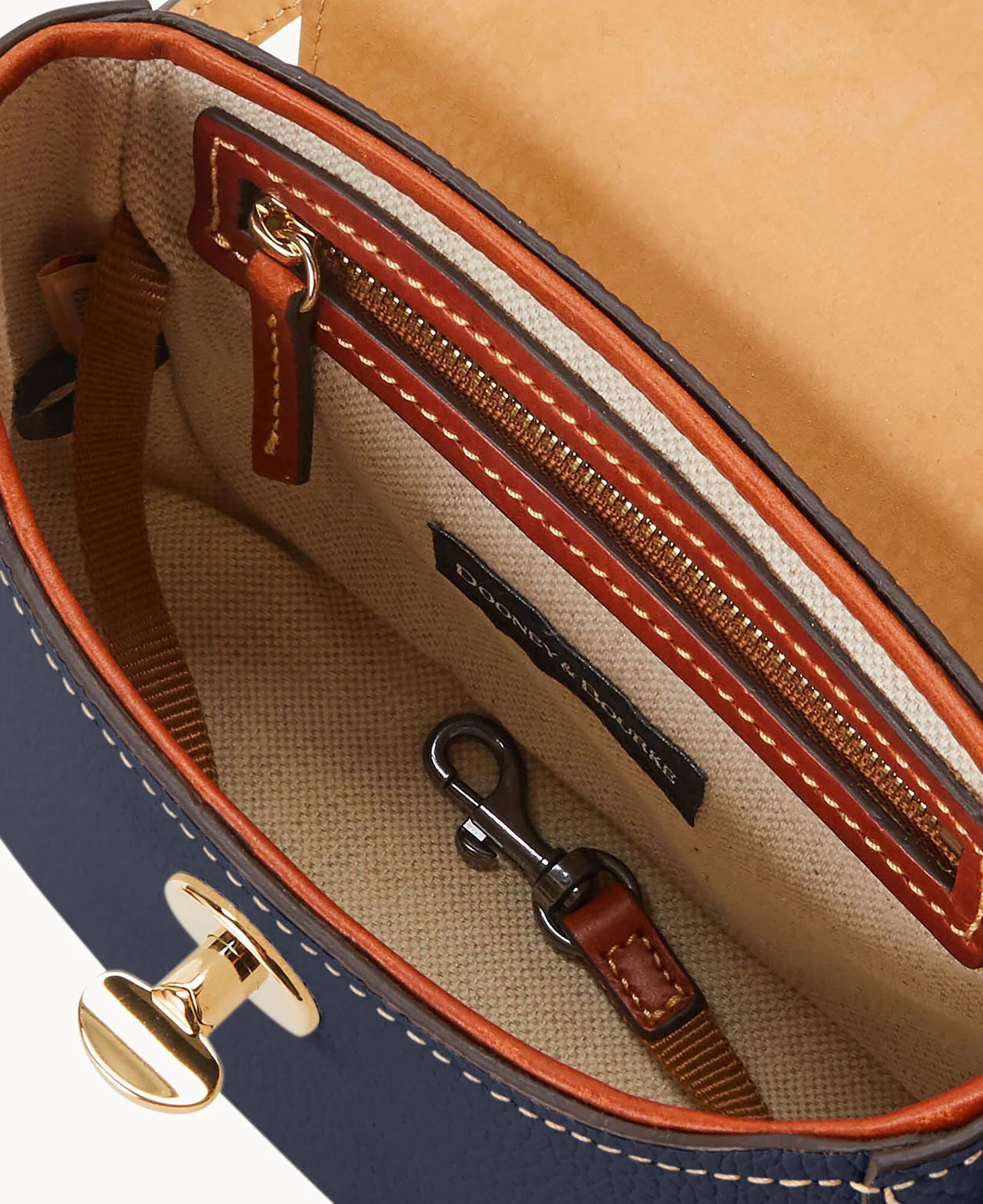 Pebble Turnlock Flap Saddle - Image 42